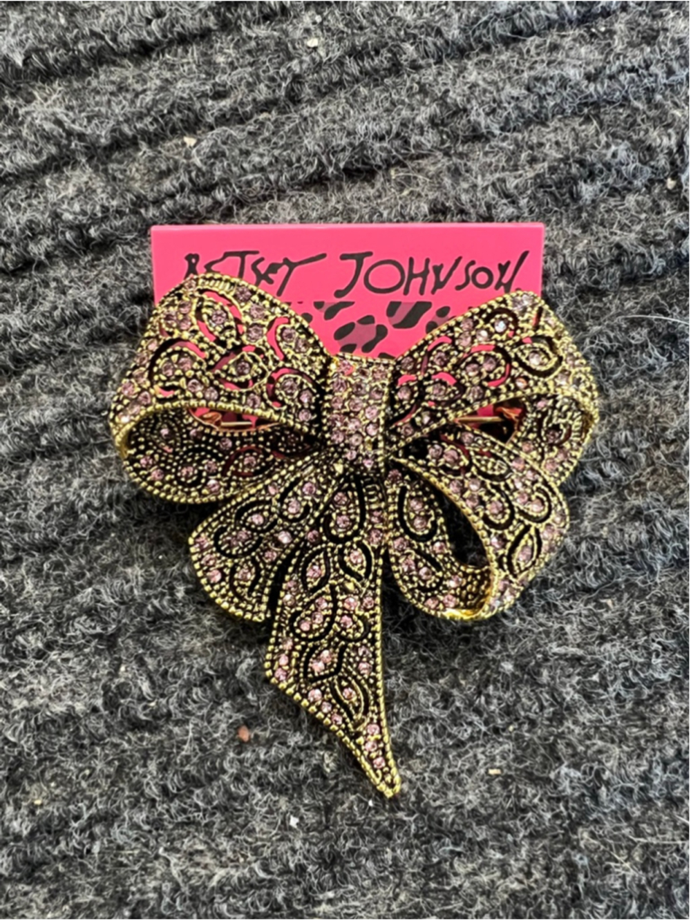 NWT Betsey Johnson Gold Toned And Pink Bow Pin Brooch Crystal Rhinestone